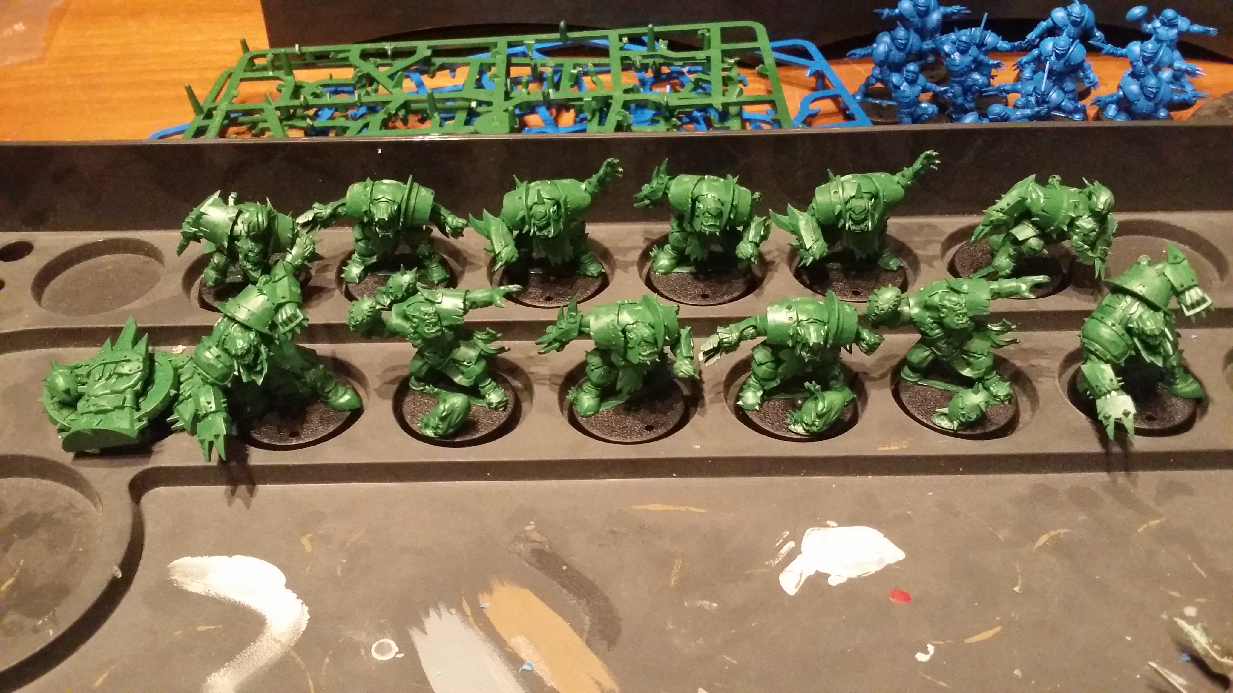 Samling af de nye Blood Bowl figurer.